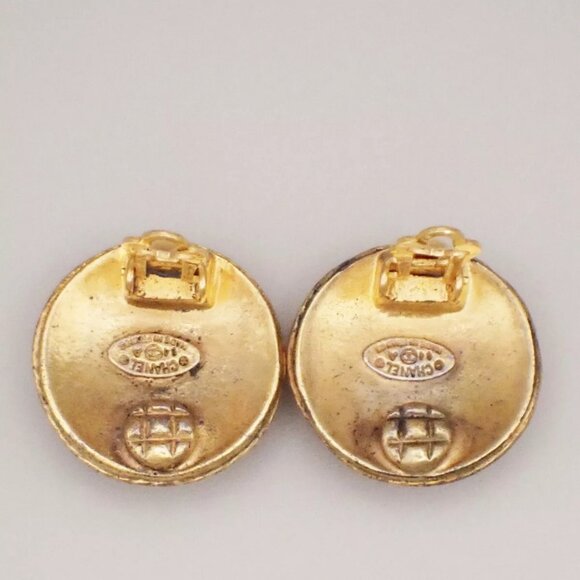 CHANEL CC Logo Round Button Earrings 94A Clip-On Gold France Vintage - Picture 5 of 13